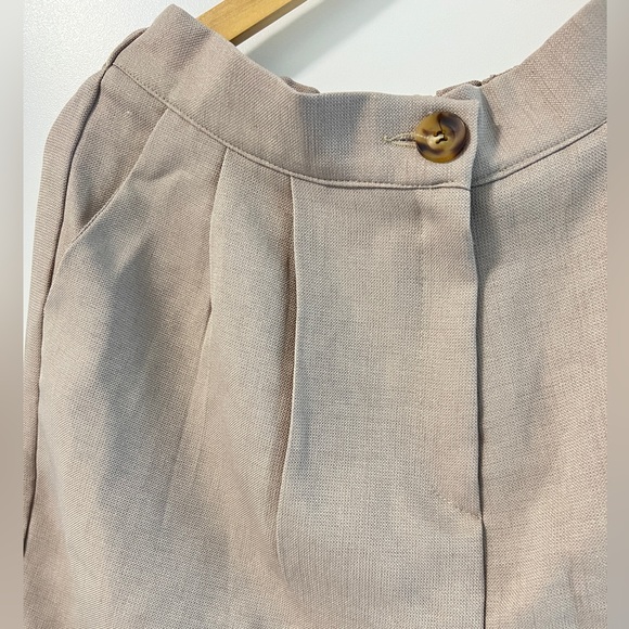 Oak + Fort Khaki Mid-Thigh Shorts with Pockets - Picture 2 of 4